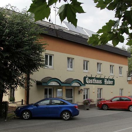 Gasthof Huber Hotel Wels Exterior photo