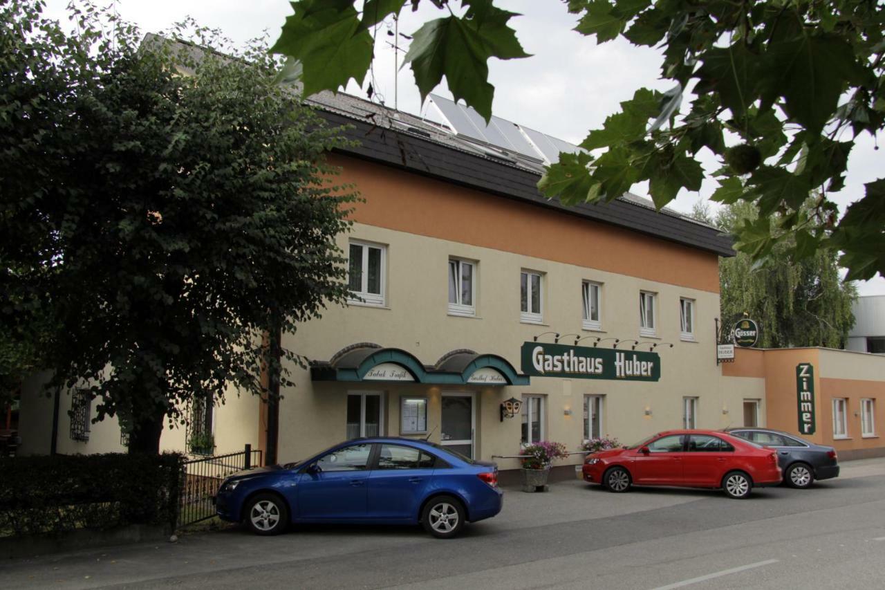 Gasthof Huber Hotel Wels Exterior photo