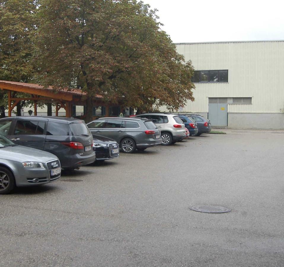 Gasthof Huber Wels Exterior photo